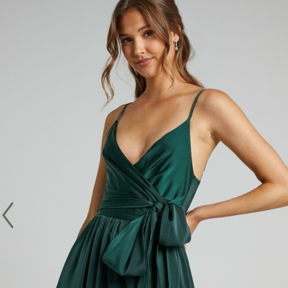 Showpo  Revolve Around Me Dress Satin Wrap in Emerald